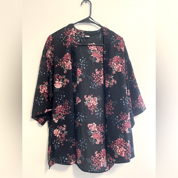 H&M Divided Floral Kimono - Picture 1 of 3